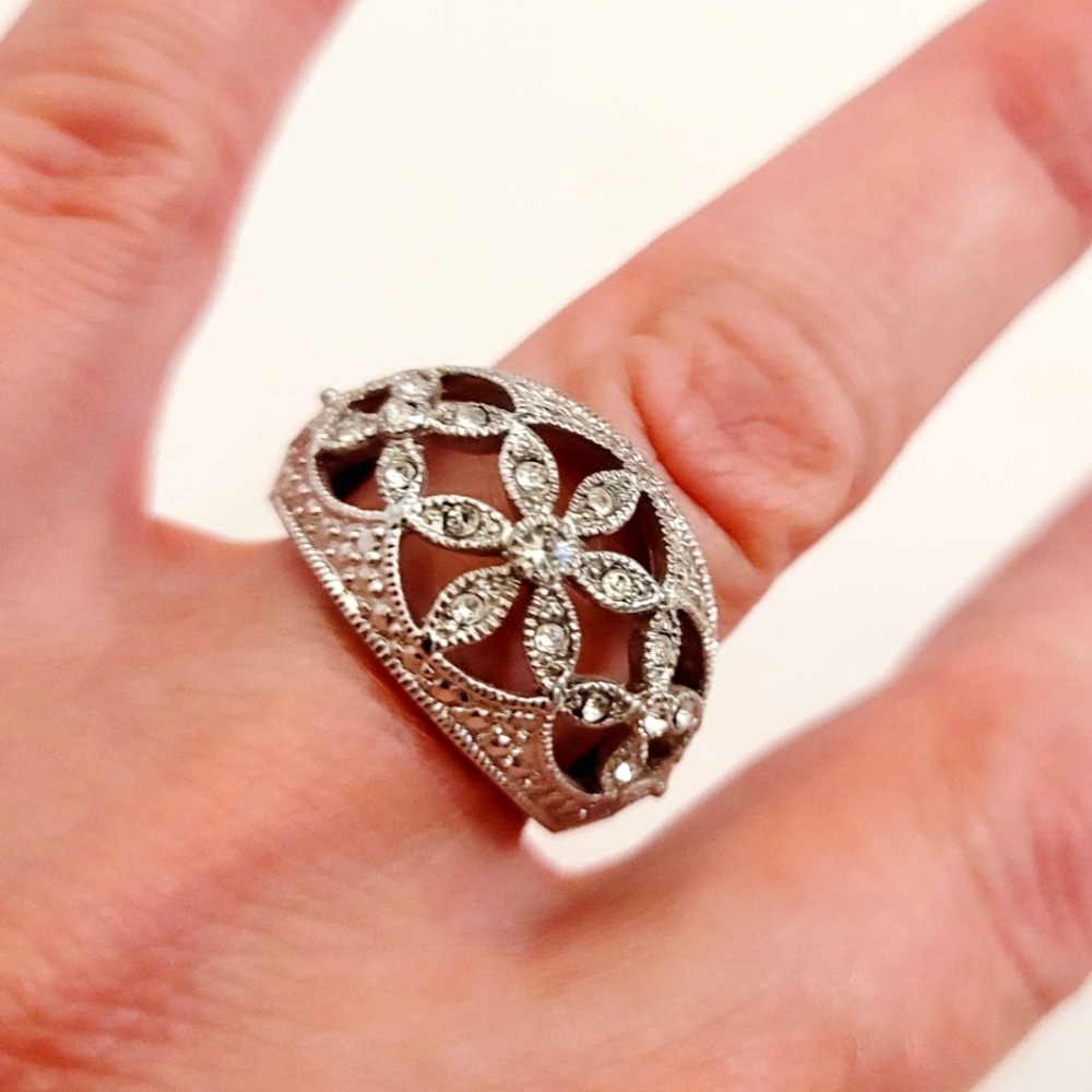 Fashion ring